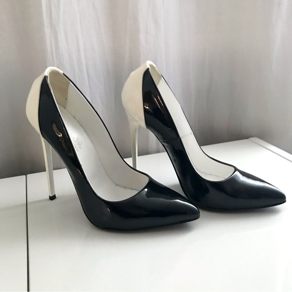 1969 Made in Italy Split Black/White Patent Leather Heels - Picture 1 of 9